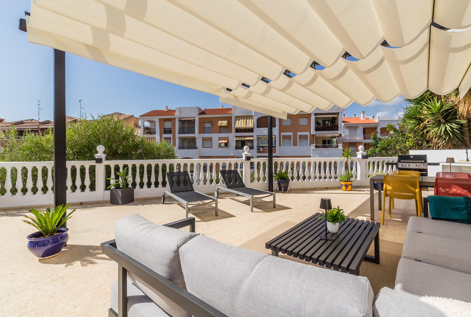 CASA CON PISCINA PRIVADA A 5 MINUTOS DEL CENTRO Y LA PLAYA