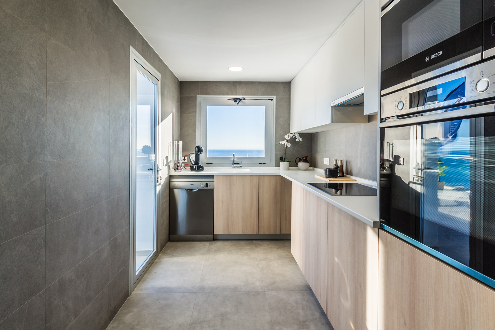 OBRA NUEVA EN LA COSTA TROPICAL: UBICACI�N, VISTAS Y RENTABILIDAD