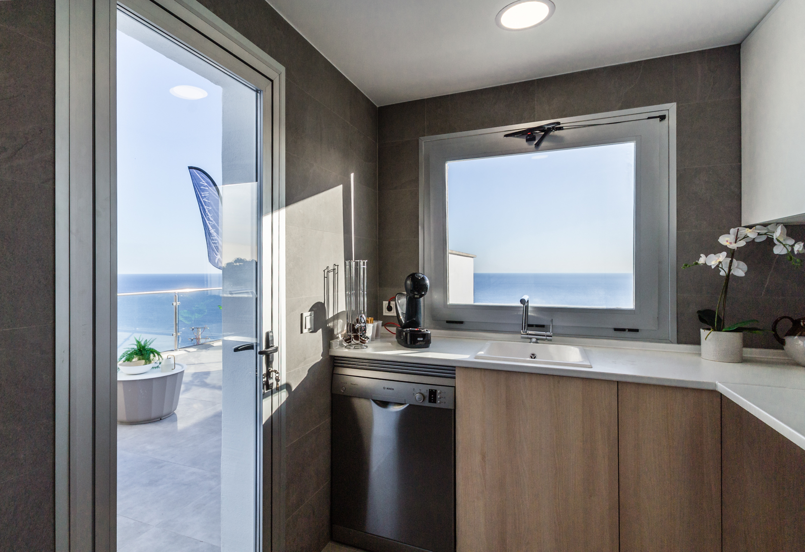 OBRA NUEVA EN LA COSTA TROPICAL: UBICACI�N, VISTAS Y RENTABILIDAD