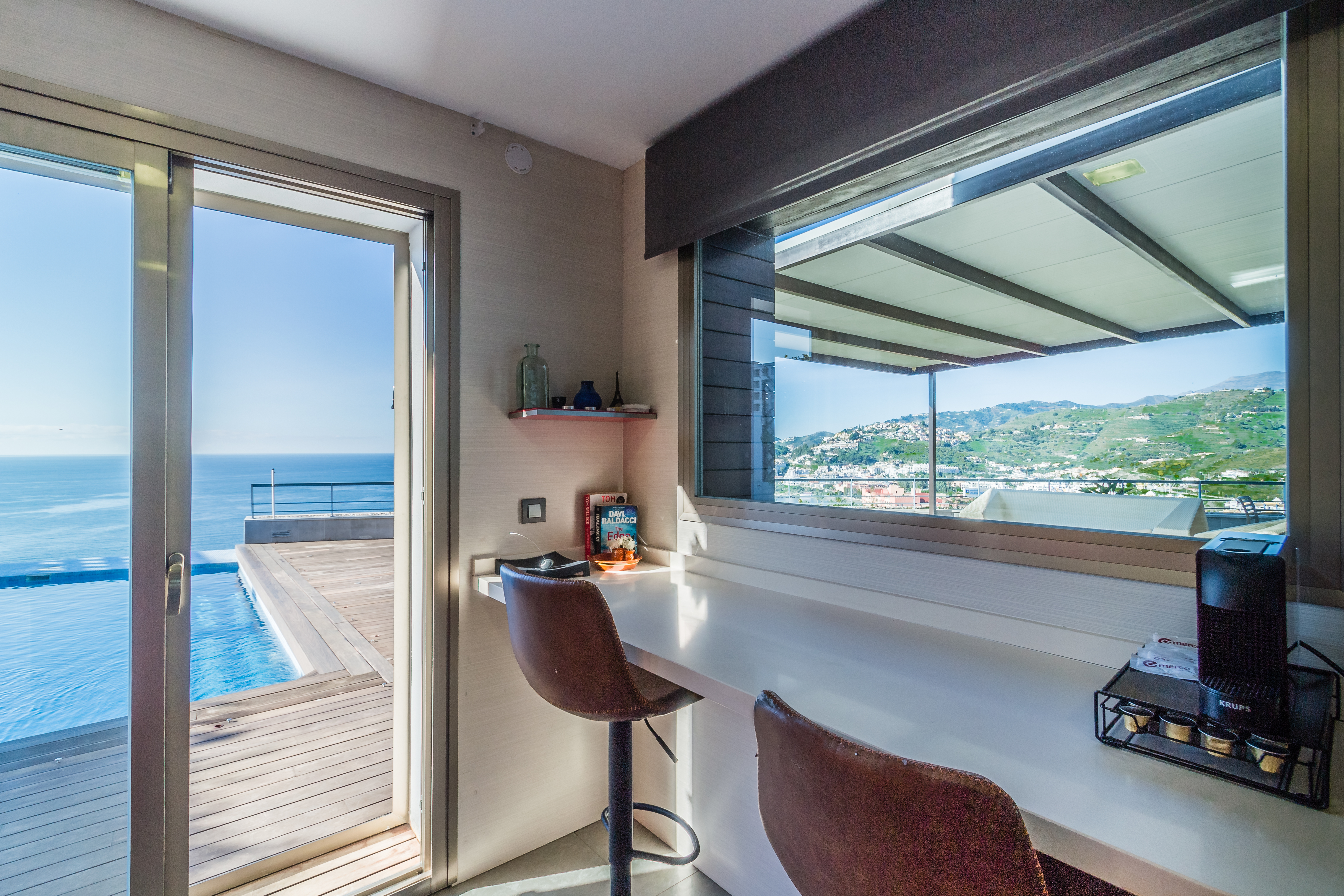 CASA CON PISCINA  Y VISTAS AL MAR EN PLAYA DE CABRIA