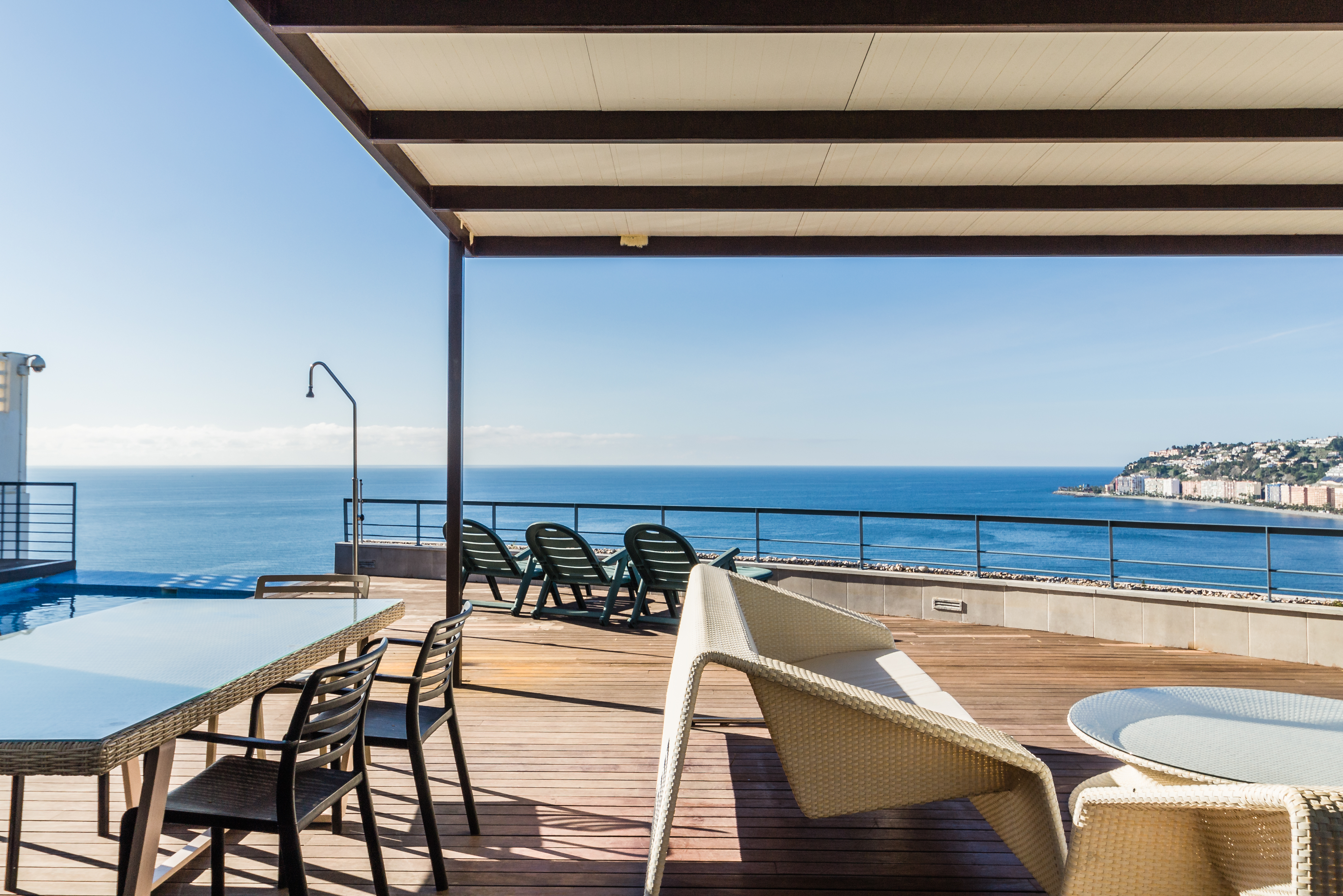 CASA CON PISCINA  Y VISTAS AL MAR EN PLAYA DE CABRIA