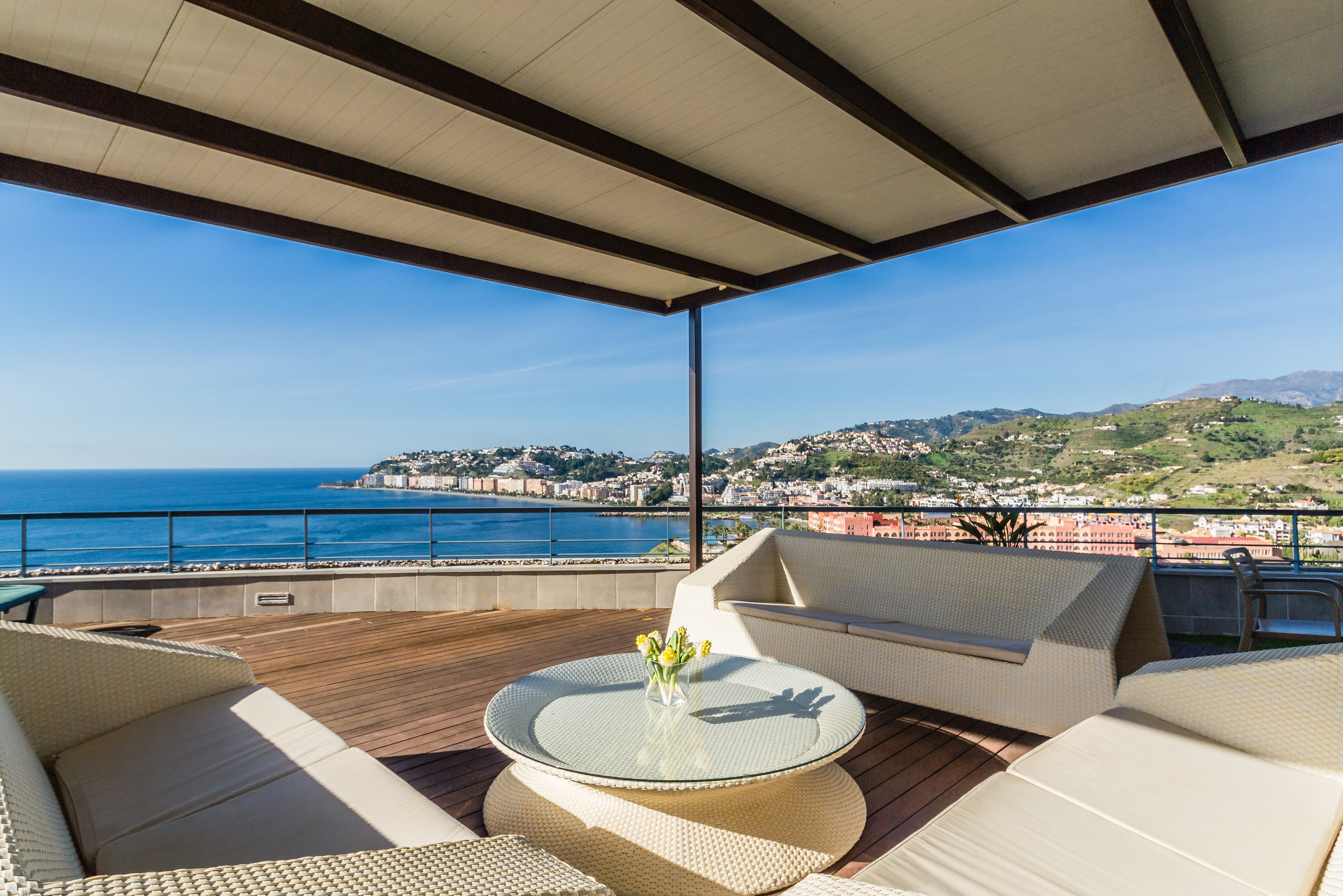 CASA CON PISCINA  Y VISTAS AL MAR EN PLAYA DE CABRIA
