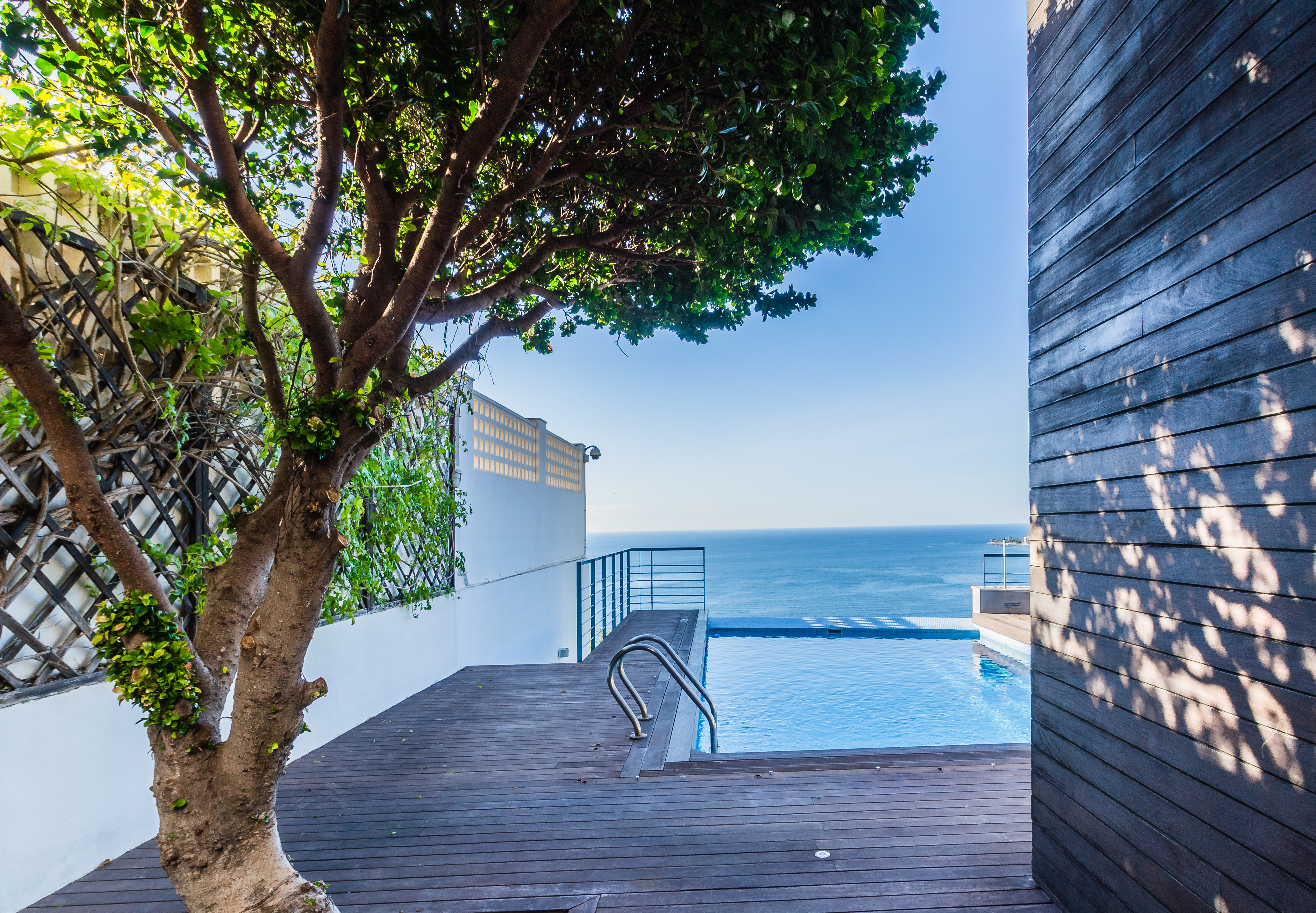 CASA CON PISCINA  Y VISTAS AL MAR EN PLAYA DE CABRIA
