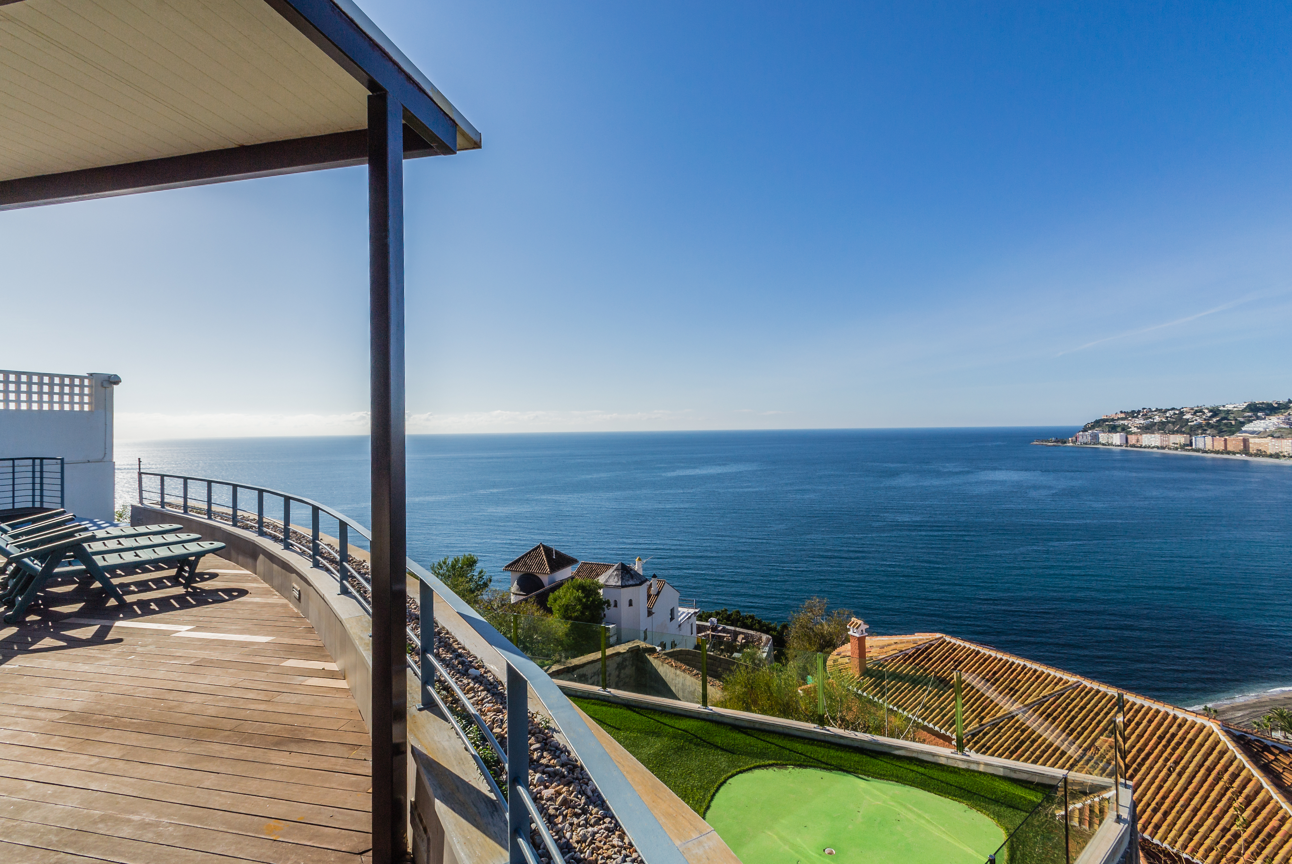 CASA CON PISCINA  Y VISTAS AL MAR EN PLAYA DE CABRIA