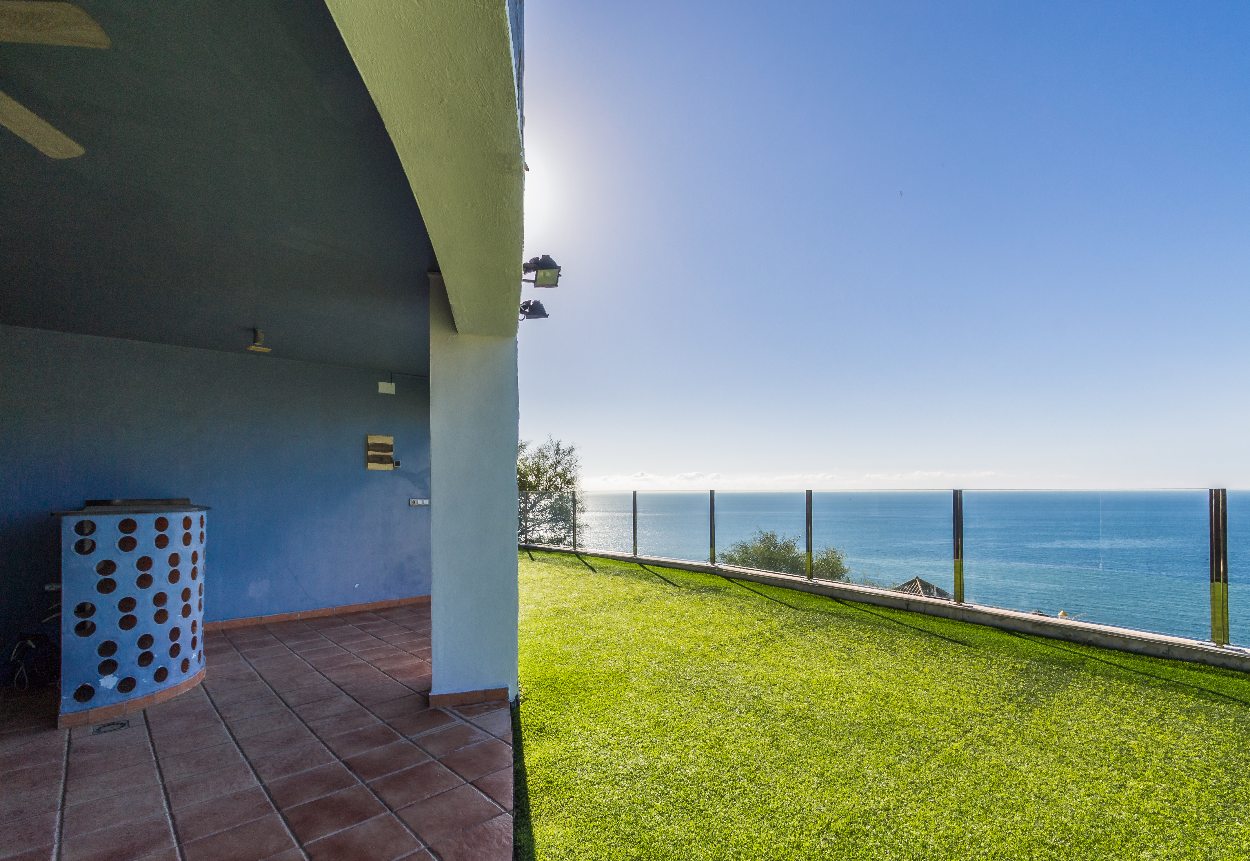 CASA CON PISCINA  Y VISTAS AL MAR EN PLAYA DE CABRIA