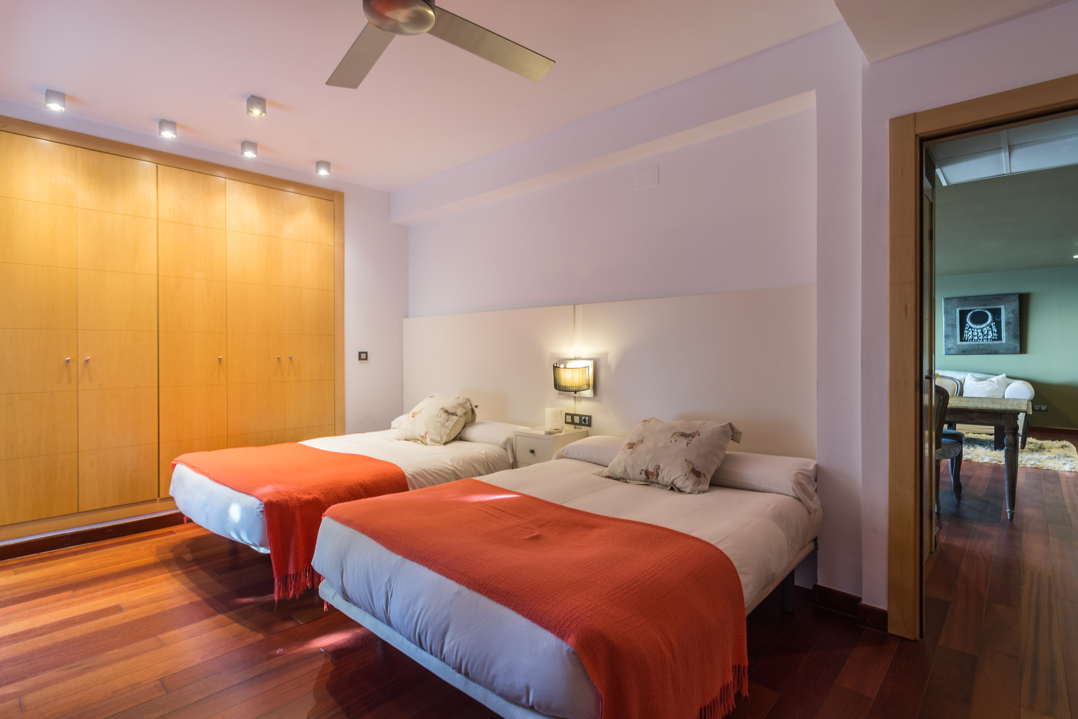 CASA CON PISCINA  Y VISTAS AL MAR EN PLAYA DE CABRIA