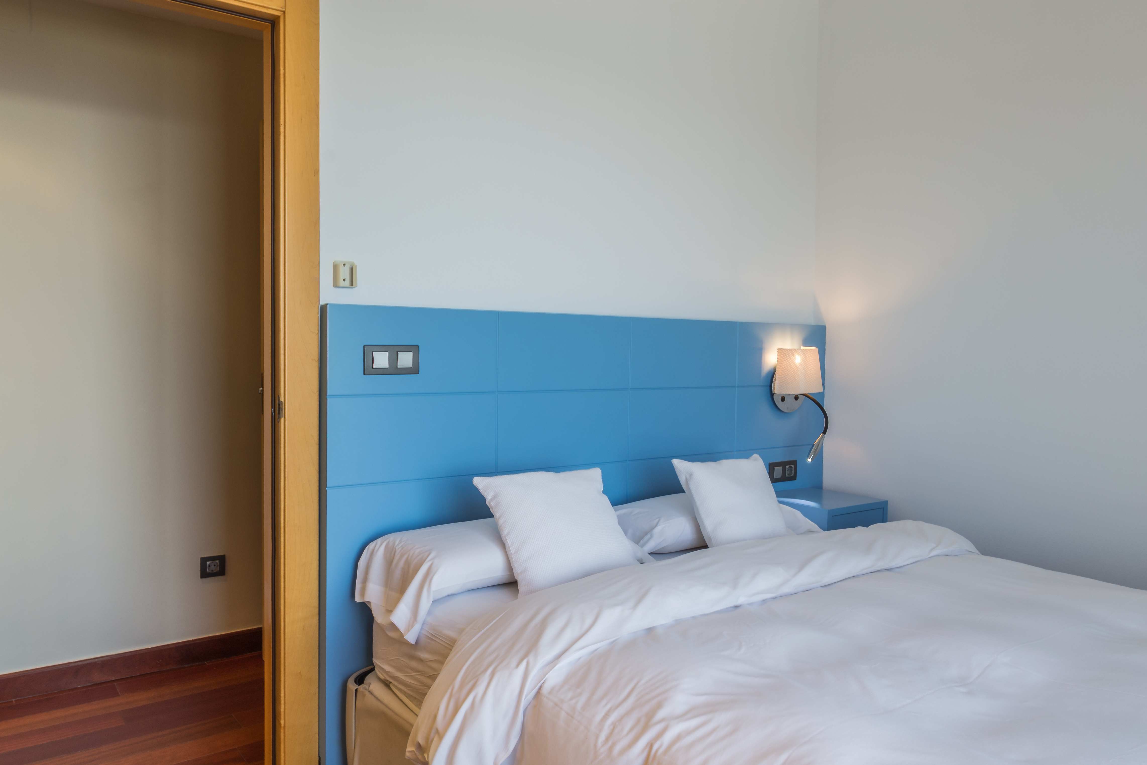 CASA CON PISCINA  Y VISTAS AL MAR EN PLAYA DE CABRIA