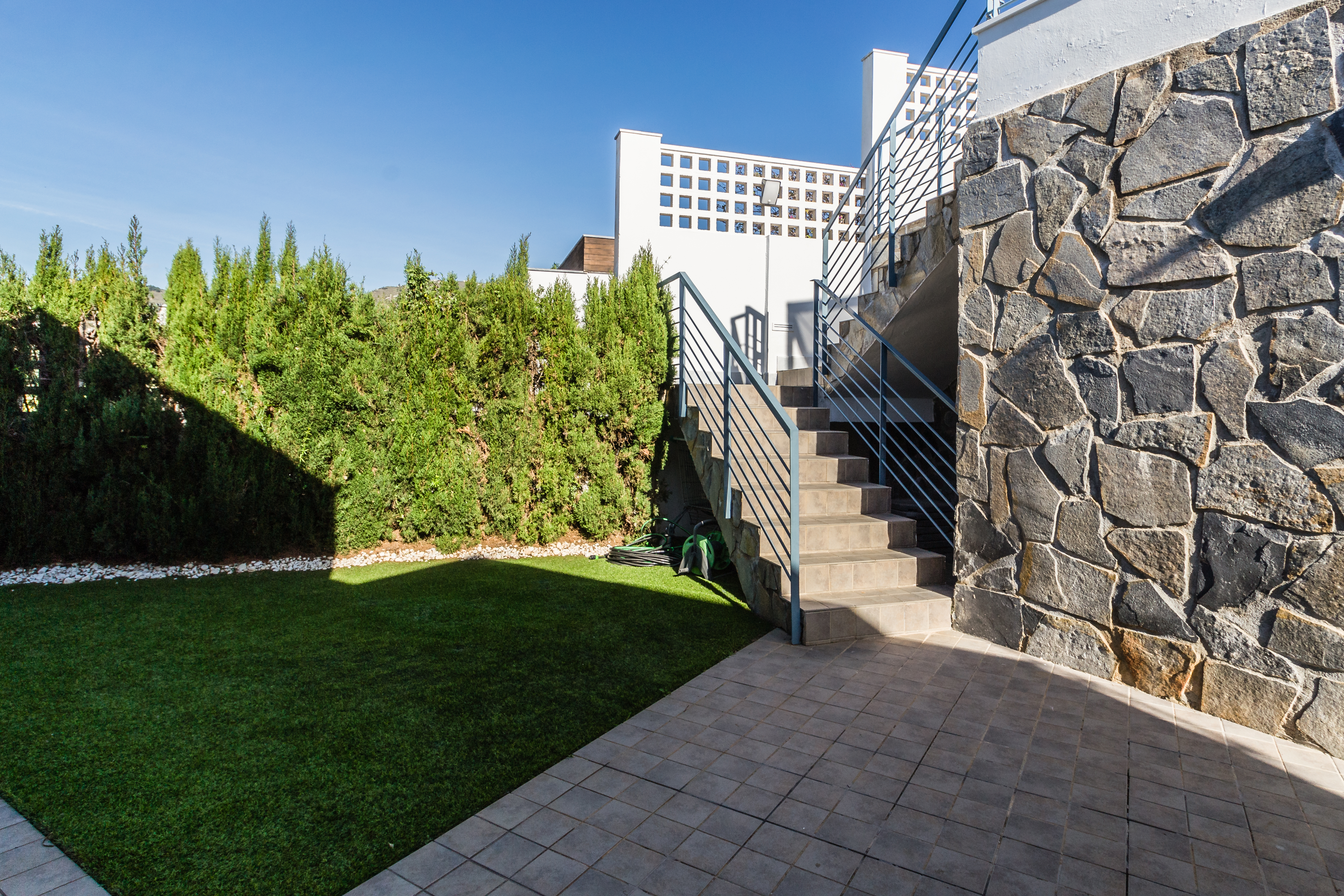 CASA CON PISCINA  Y VISTAS AL MAR EN PLAYA DE CABRIA