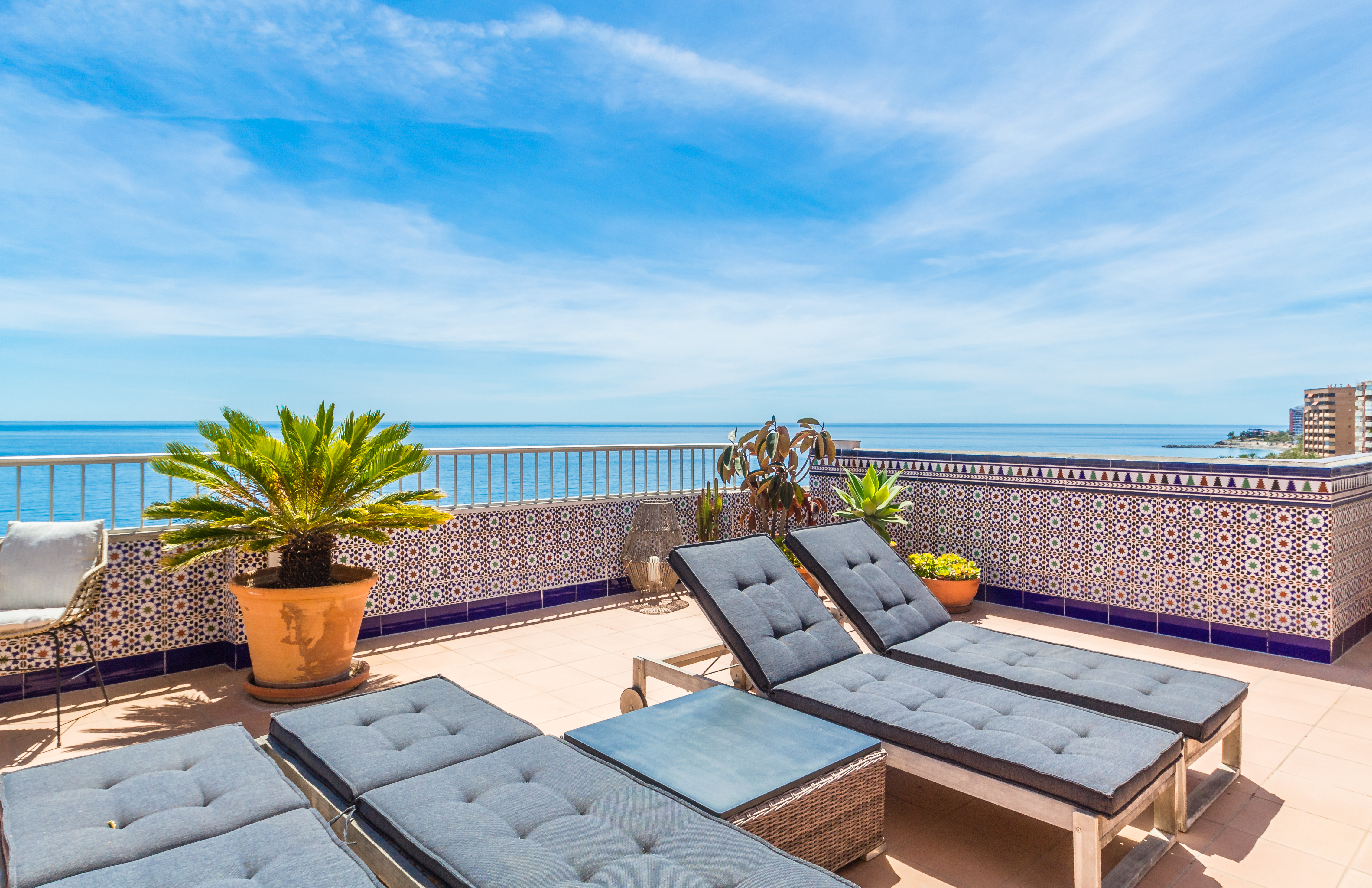 ESPECTACULAR �TICO CON JACUZZI