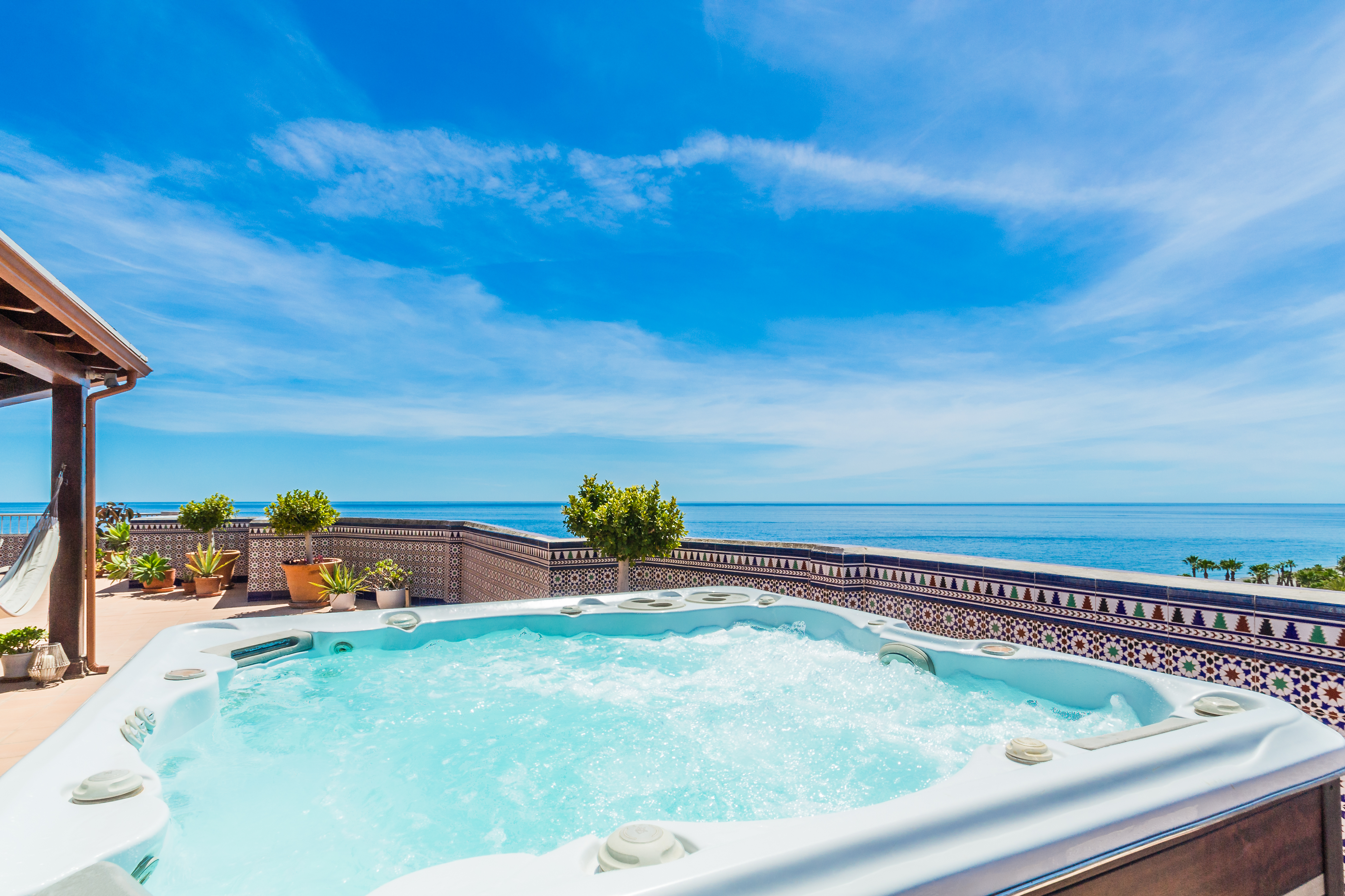 ESPECTACULAR �TICO CON JACUZZI