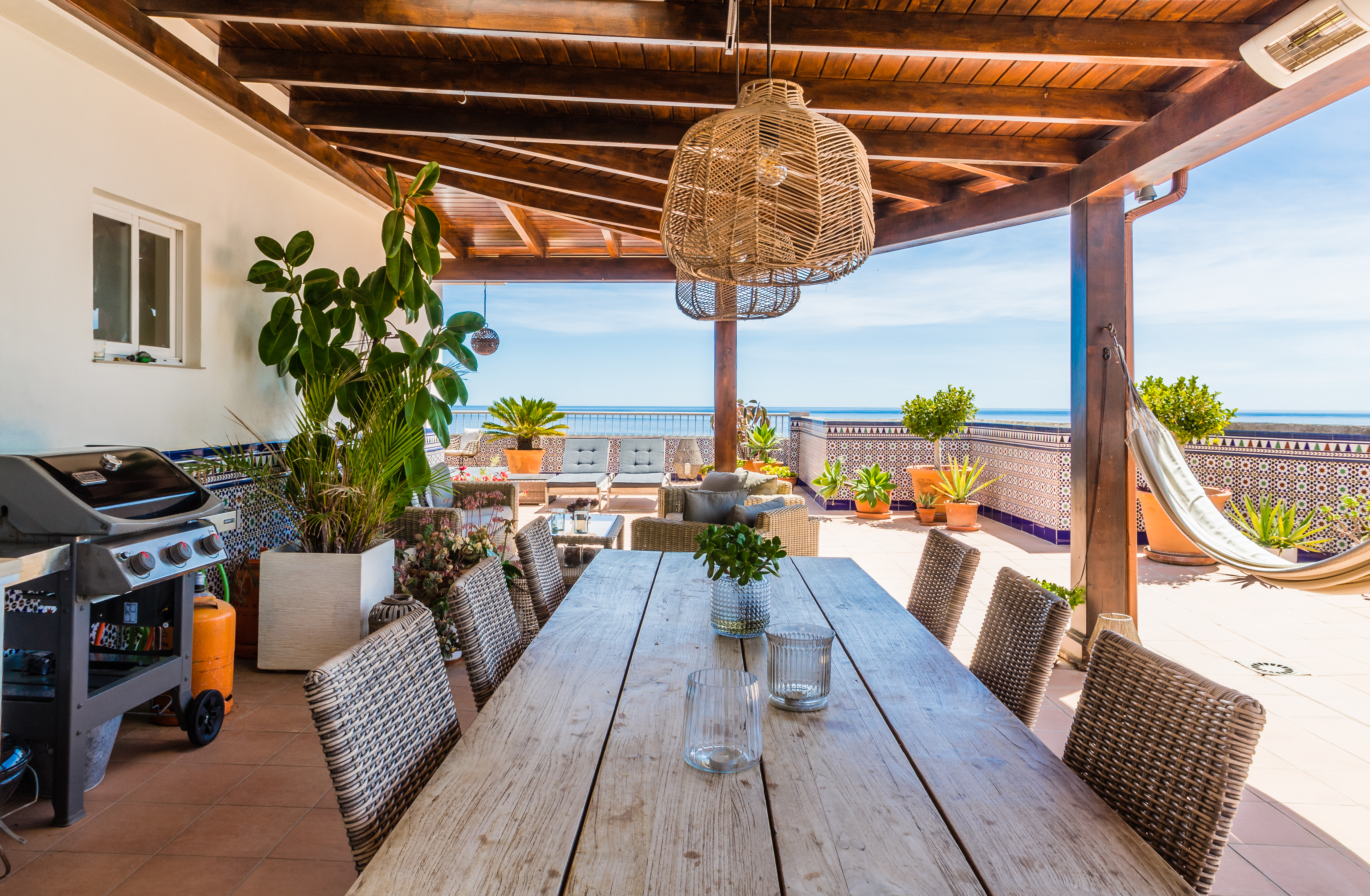 ESPECTACULAR �TICO CON JACUZZI