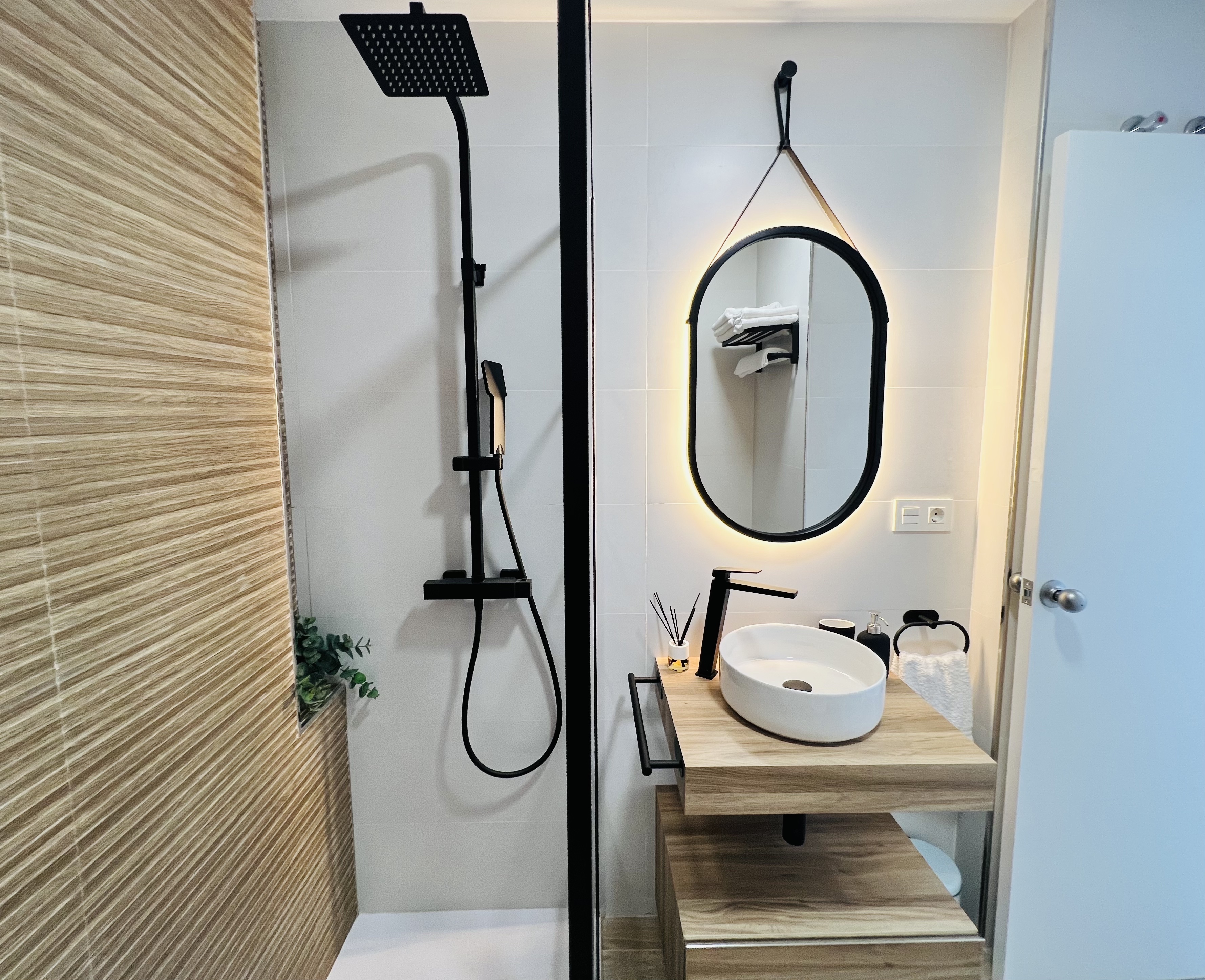 APARTAMENTO EN PASEO REINA SOFA 