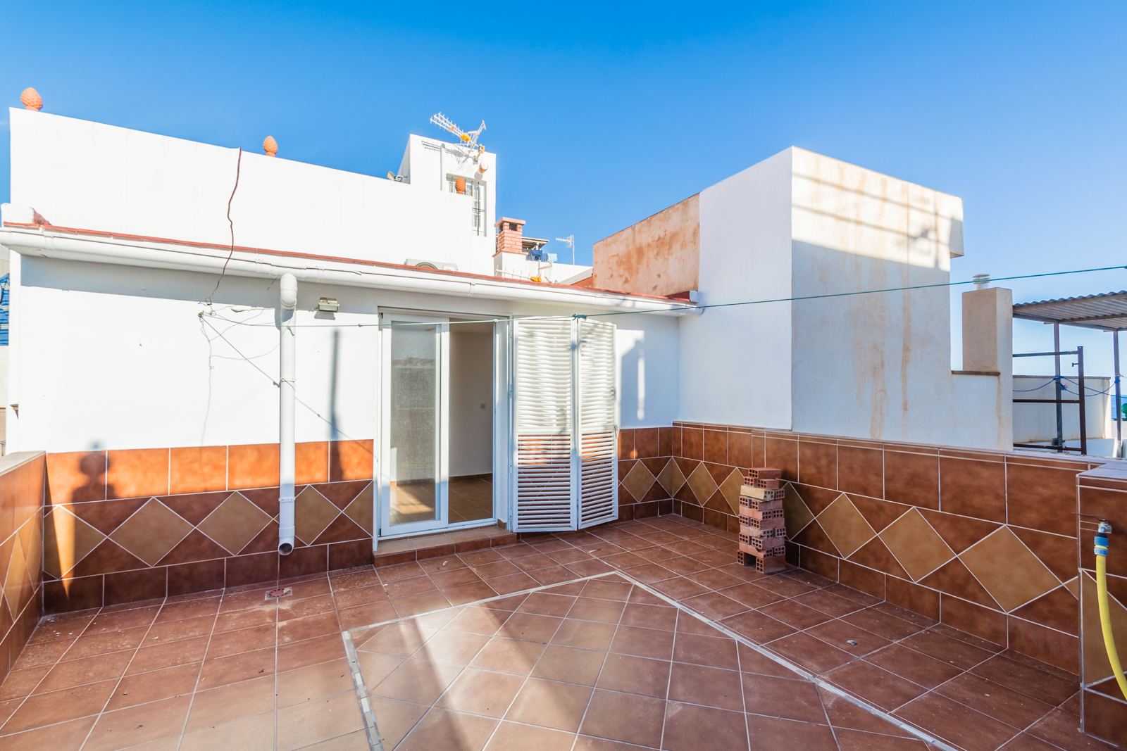 CASA DE PUEBLO EN EL CASCO HISTÓRICO DE ALMUÑÉCAR