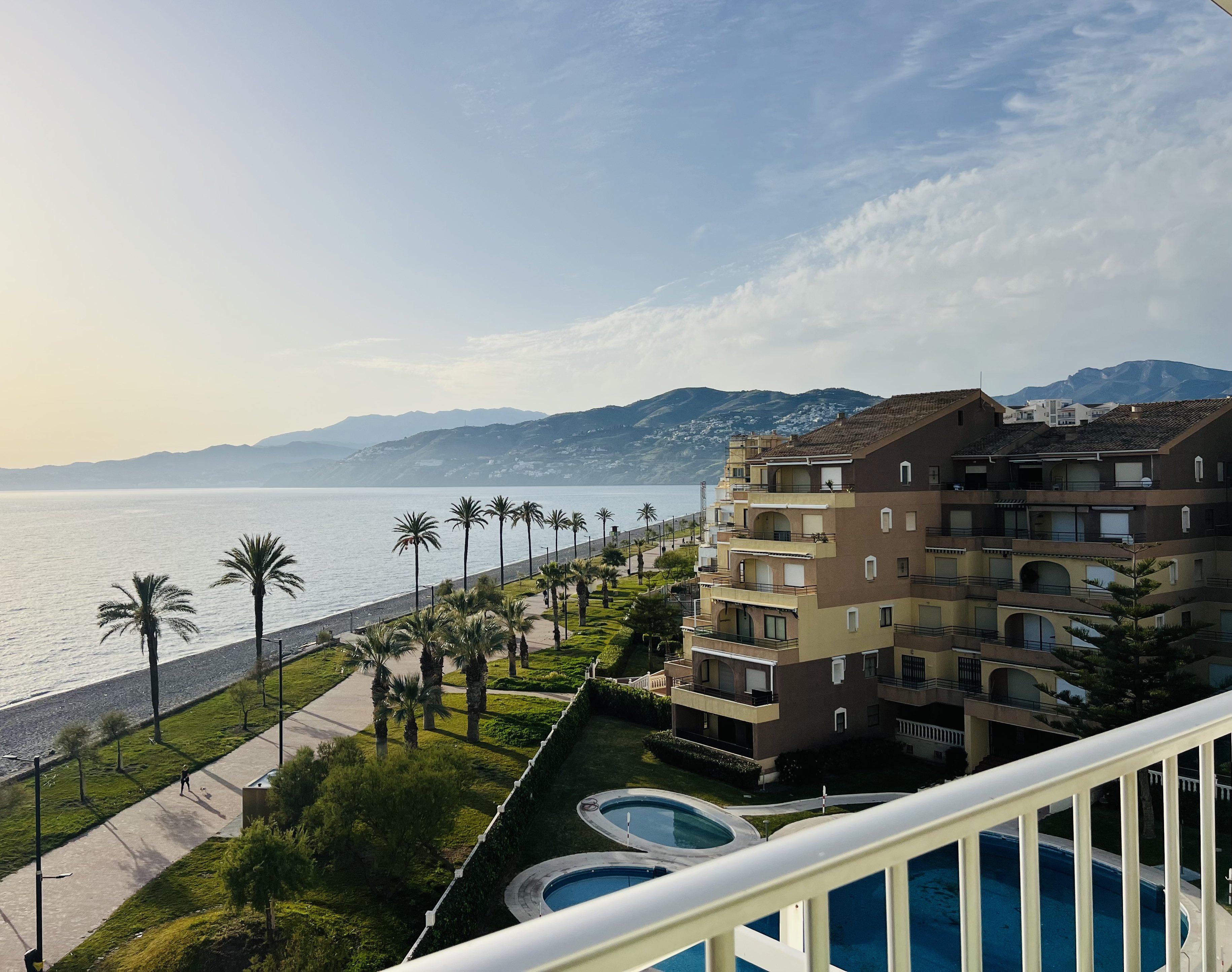APARTAMENTO CON VISTAS AL MAR EN SALOBREA