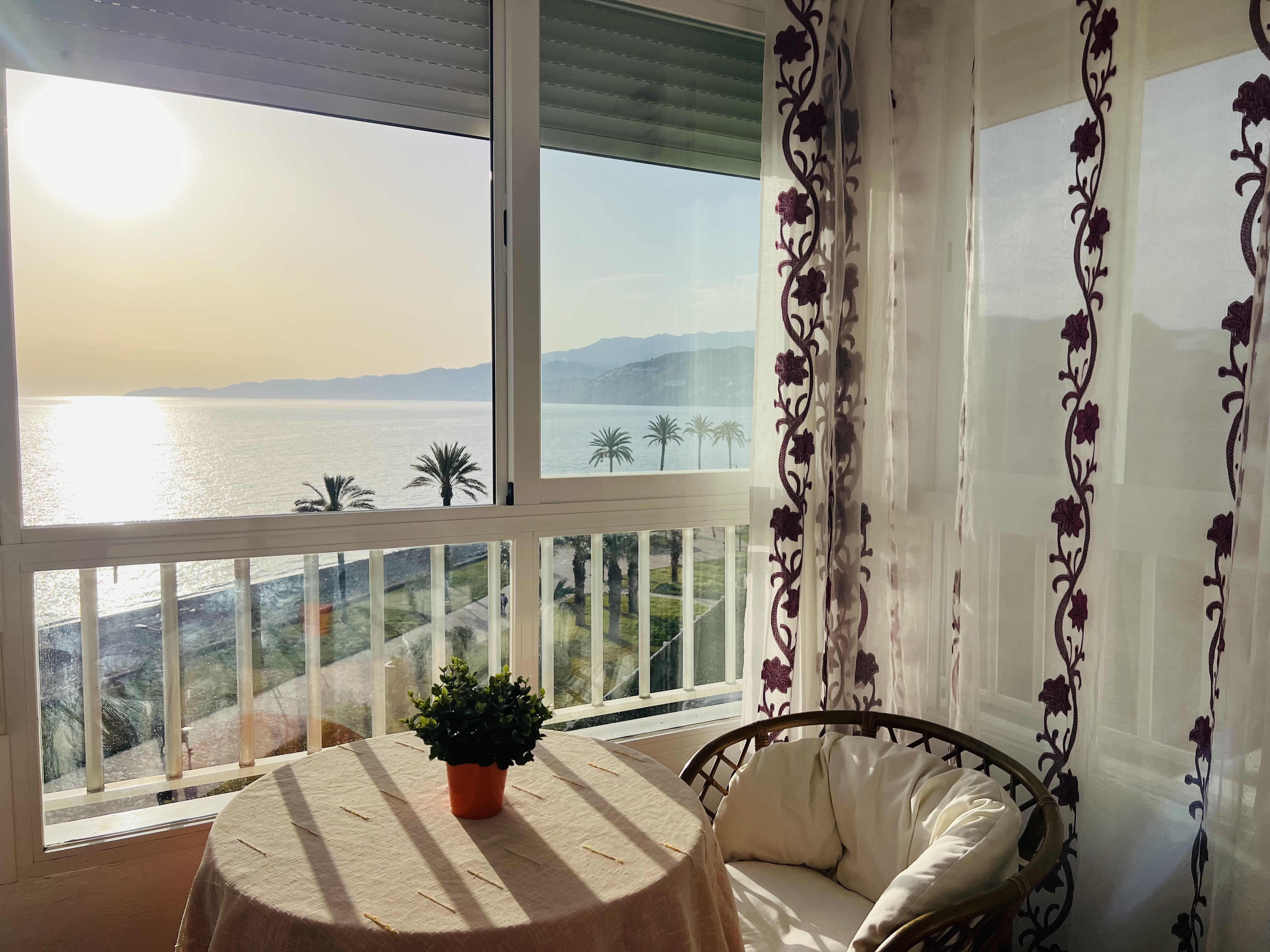 APARTAMENTO CON VISTAS AL MAR EN SALOBREA
