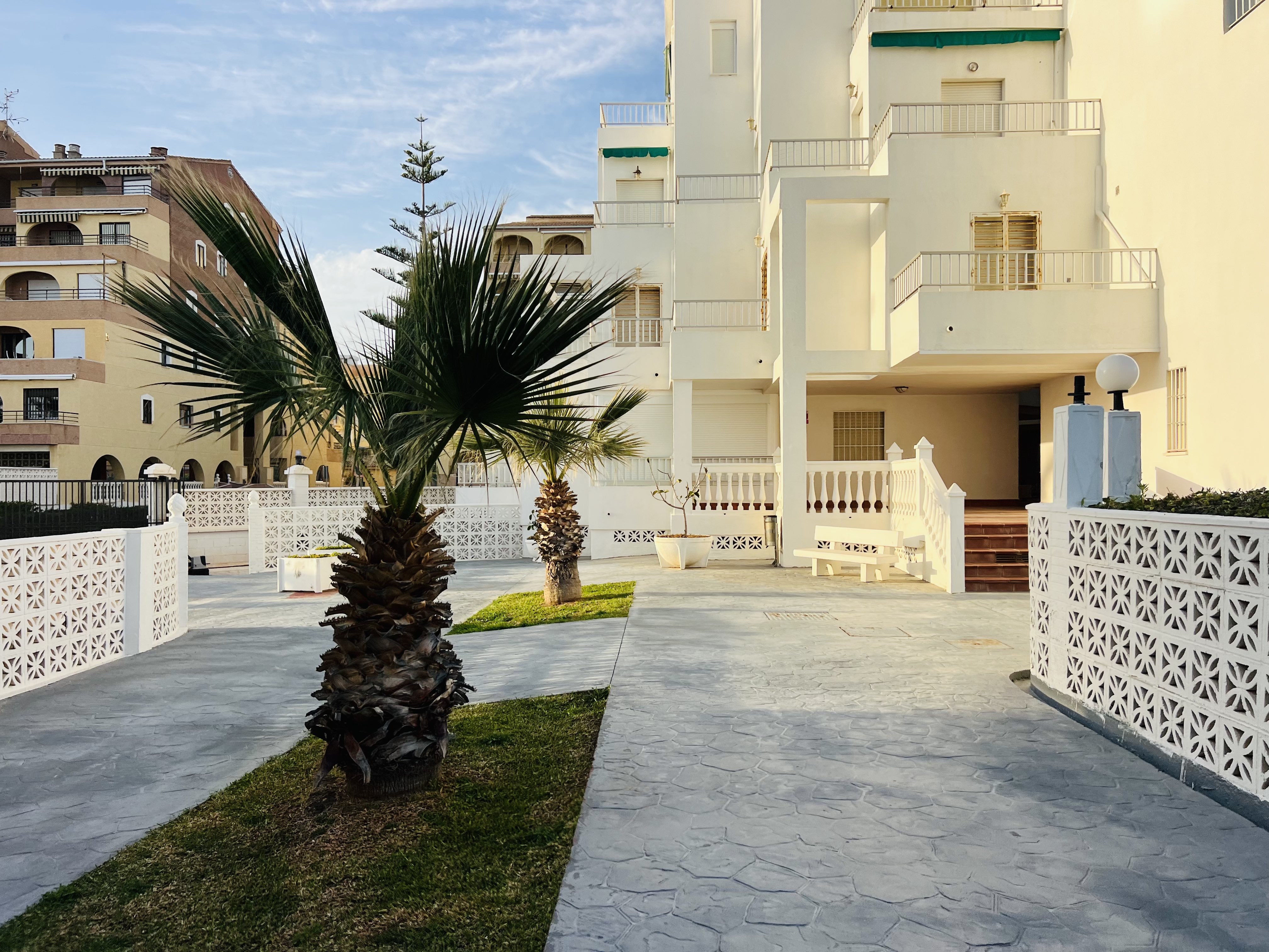 APARTAMENTO CON VISTAS AL MAR EN SALOBREA