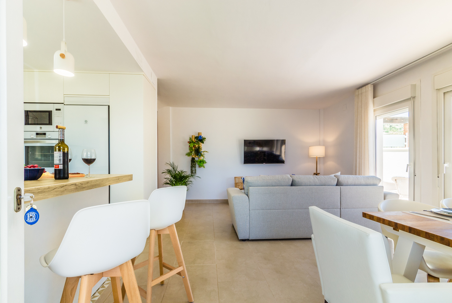 ESPECTACULAR ADOSADO CON JARDN PRIVADO Y TERRAZA CON VISTAS AL MAR