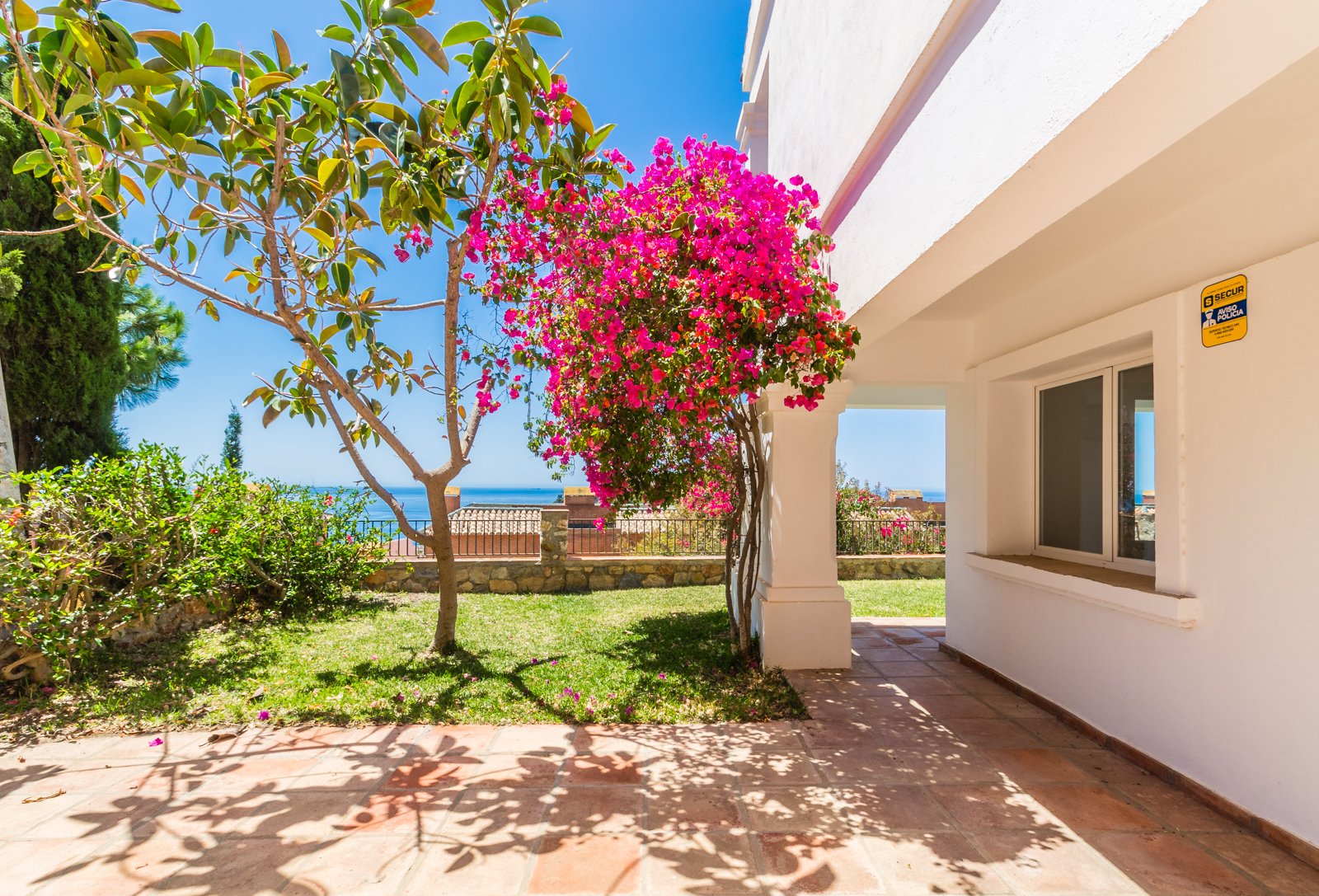 VILLA DE ESTILO ANDALUZ CON VISTAS AL MAR EN PUNTA DE LA MONA – LA HERRADURA