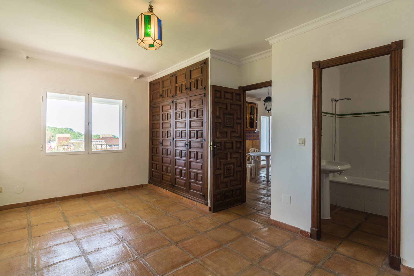 VILLA DE ESTILO ANDALUZ CON VISTAS AL MAR EN PUNTA DE LA MONA – LA HERRADURA