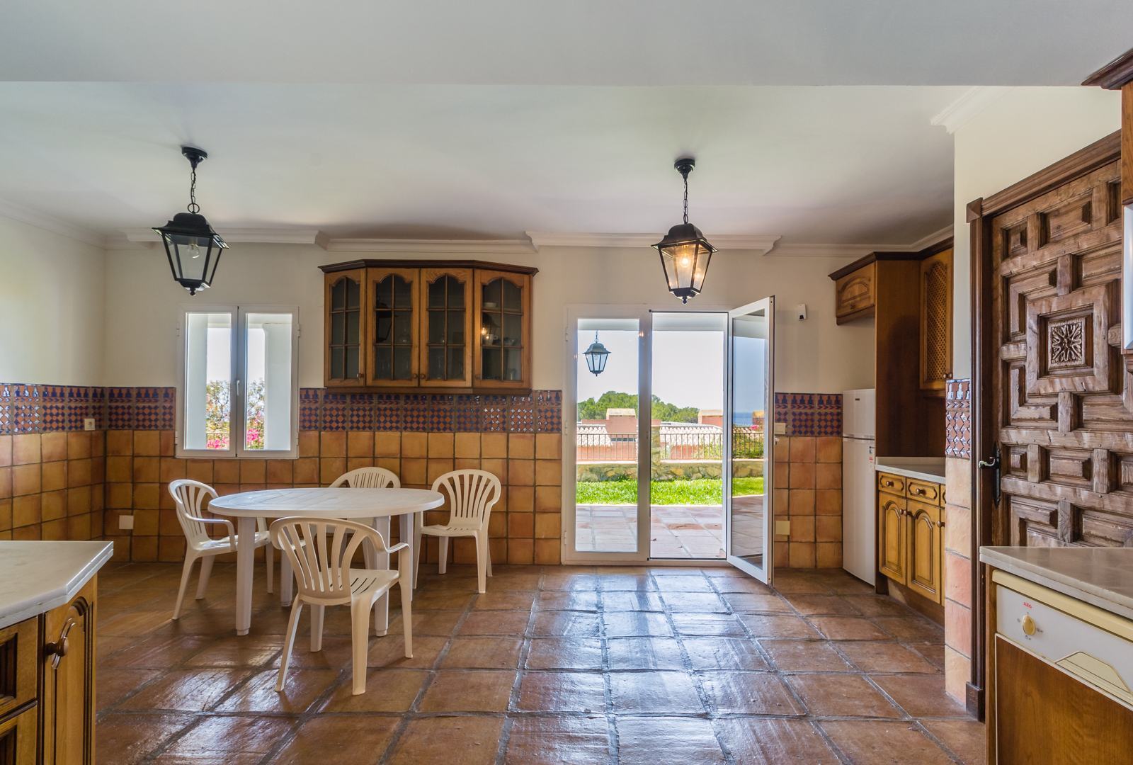 VILLA DE ESTILO ANDALUZ CON VISTAS AL MAR EN PUNTA DE LA MONA – LA HERRADURA