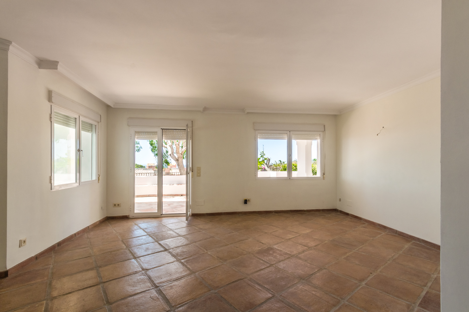 VILLA DE ESTILO ANDALUZ CON VISTAS AL MAR EN PUNTA DE LA MONA – LA HERRADURA