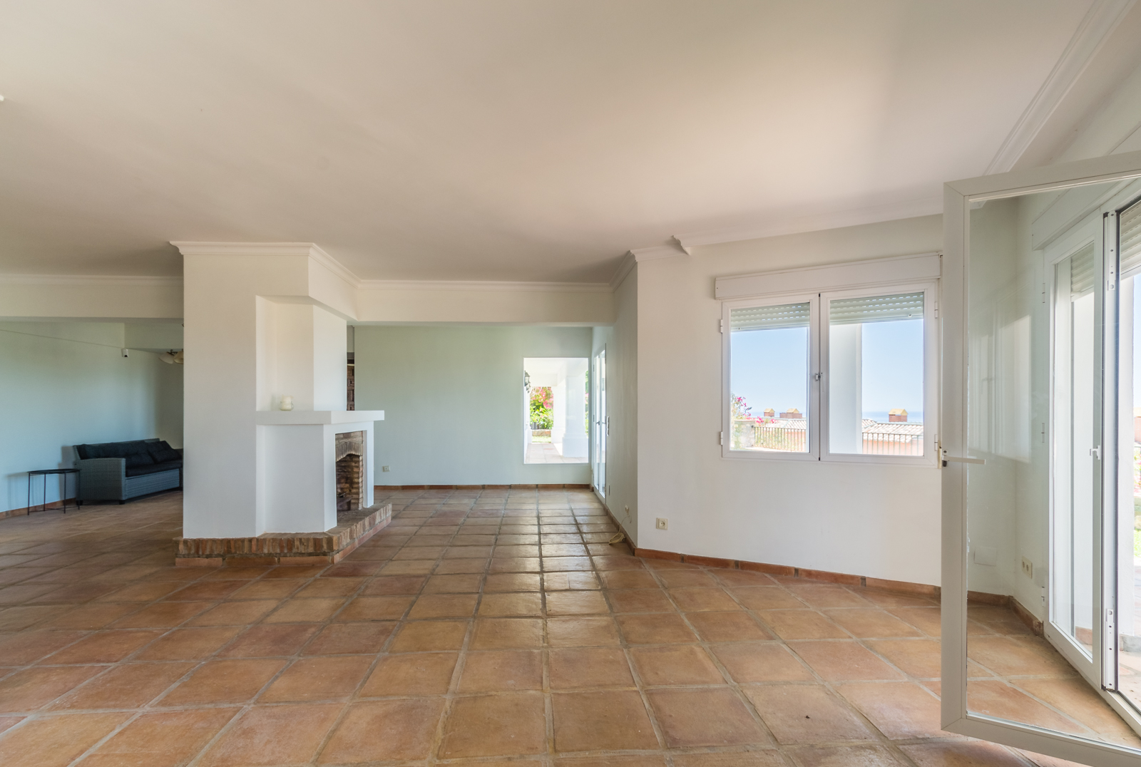 VILLA DE ESTILO ANDALUZ CON VISTAS AL MAR EN PUNTA DE LA MONA – LA HERRADURA