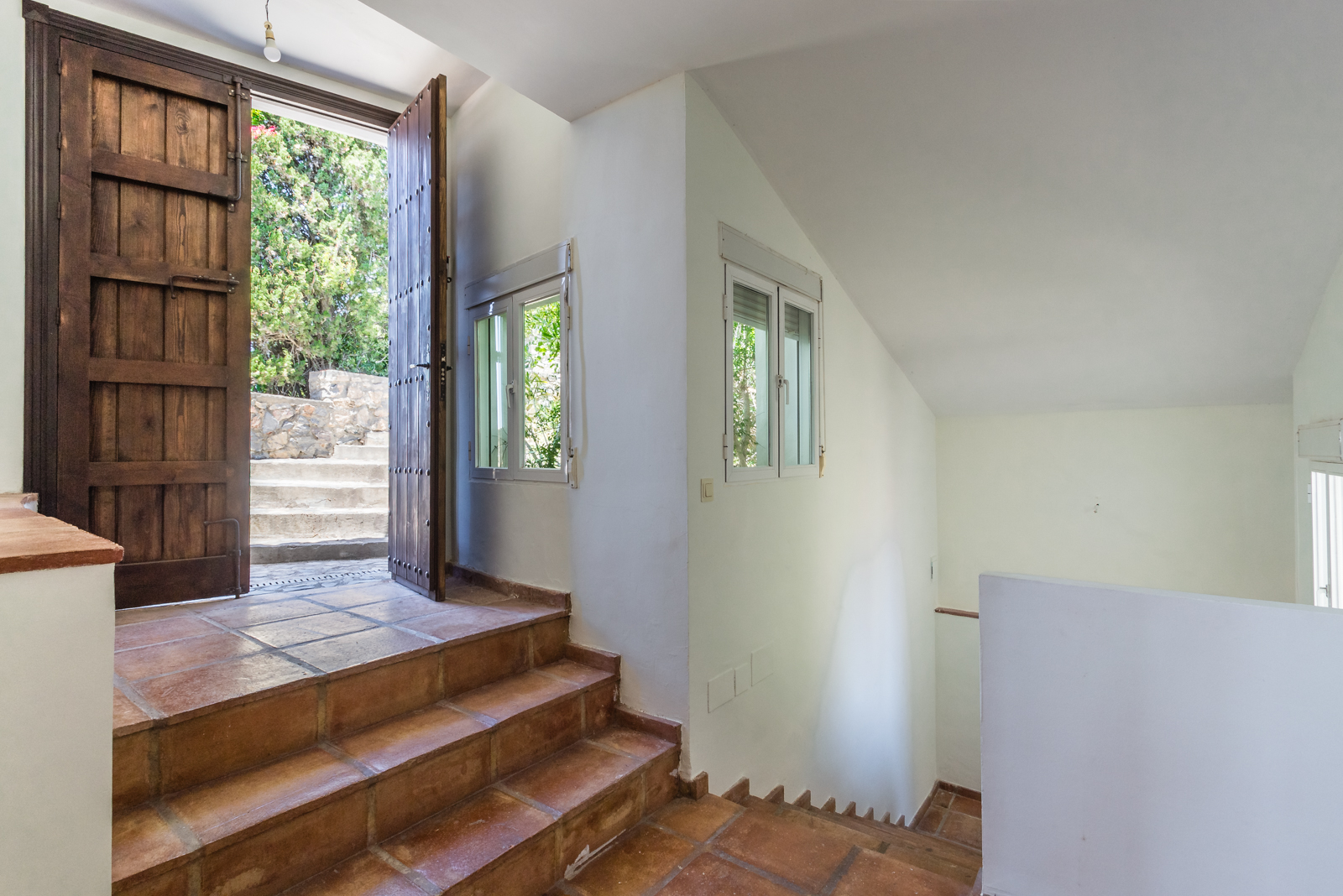 VILLA DE ESTILO ANDALUZ CON VISTAS AL MAR EN PUNTA DE LA MONA – LA HERRADURA