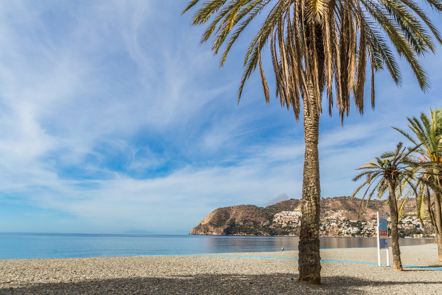 VILLA DE ESTILO ANDALUZ CON VISTAS AL MAR EN PUNTA DE LA MONA – LA HERRADURA